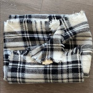 Mod Cloth black and cream plaid square scarf